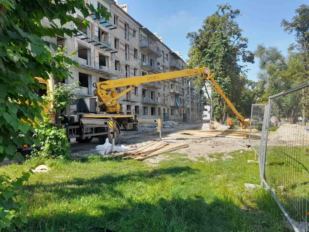 Восстановление дома на Новой Баварии после российского авиаудара