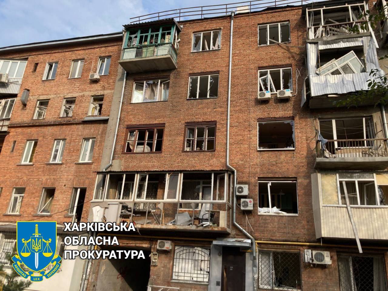 Дом в центре Харькова после обстрела 11 августа