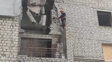 На проспекте Героев Харькова восстанавливают разрушенные обстрелами дома (фото)