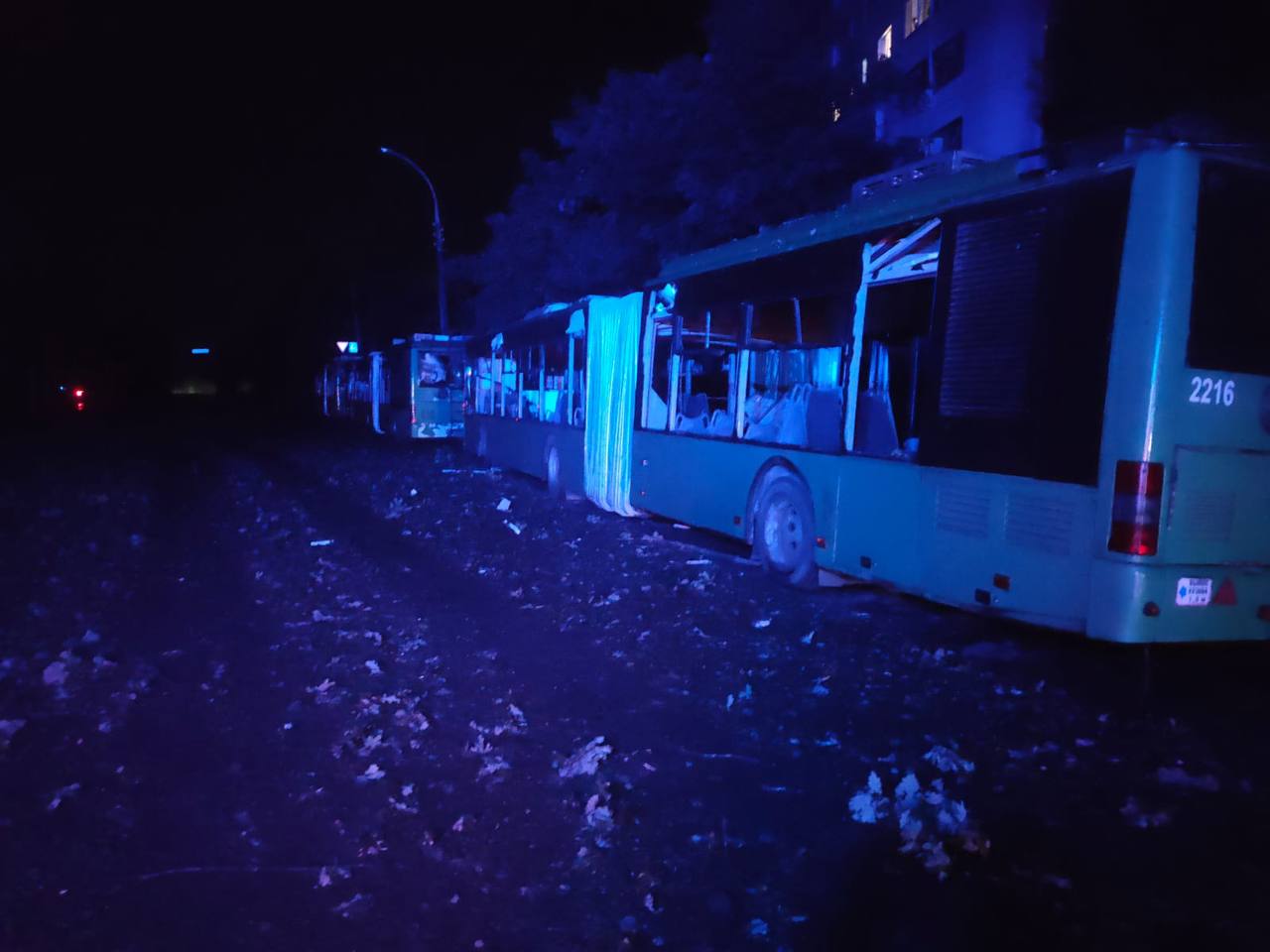 Осколками в Харькове посекло троллейбусы