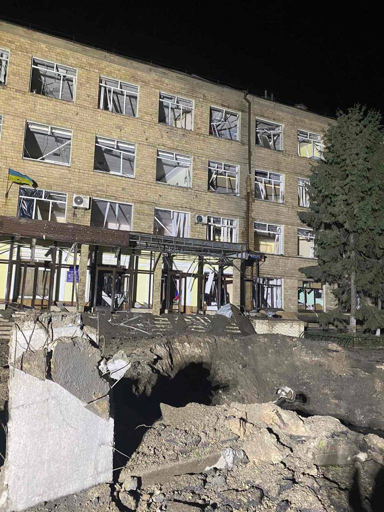 Мэр Харькова показал последствия ночного обстрела (фото)
