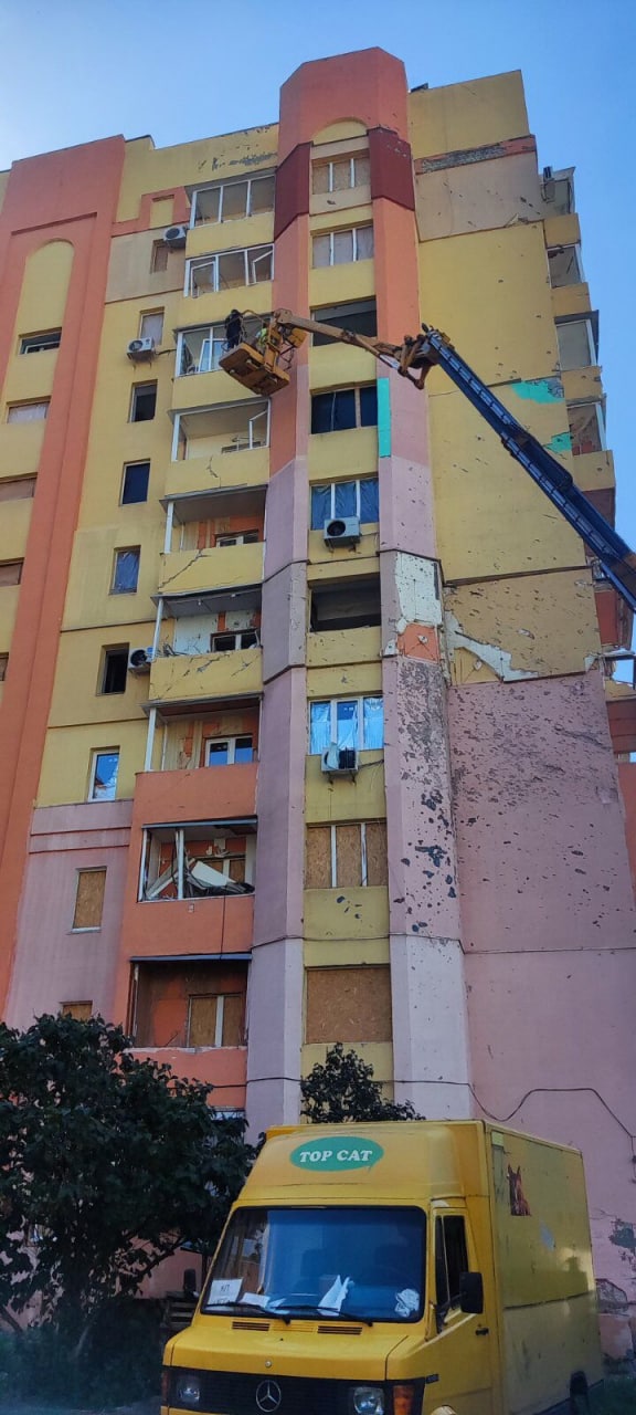 Дом в Харькове, пострадавший от российских обстрелов