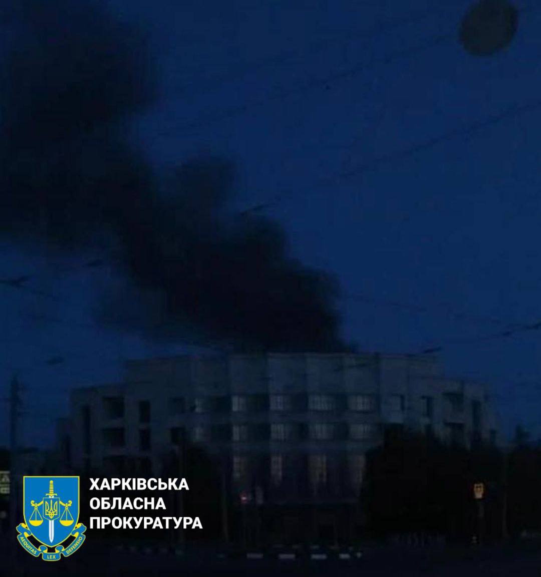 Пожар охватил 4200 кв. метров: в Минкультуры сообщили подробности обстрела в Харькове