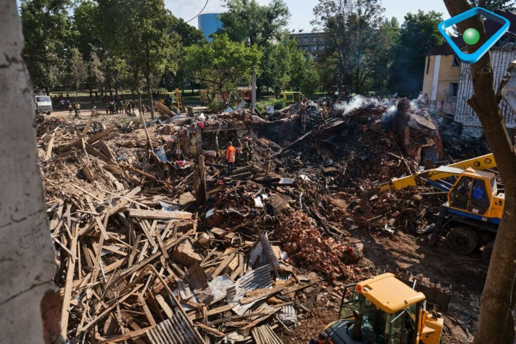 Количество погибших из-за обстрела общежития в Харькове возросло до 12 (фото)