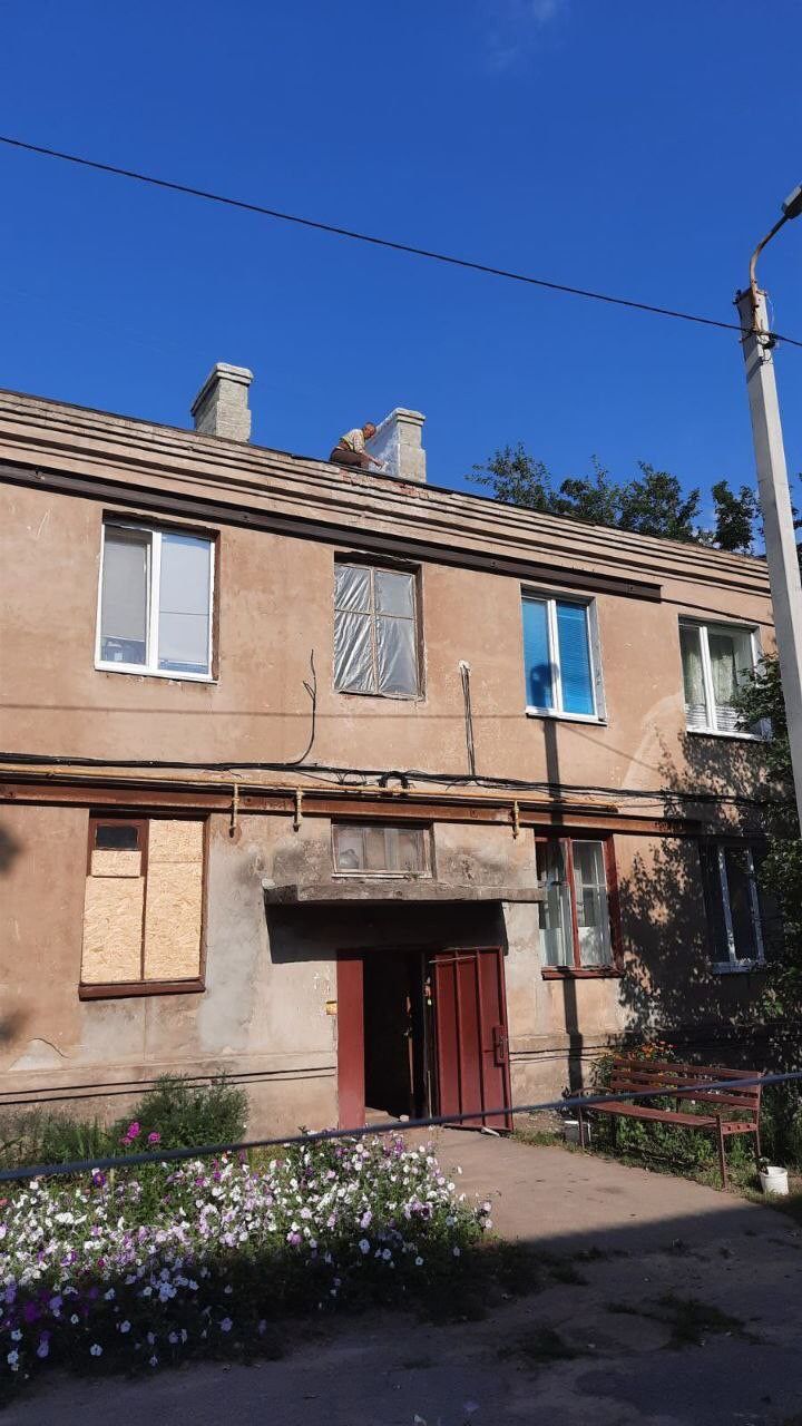 В доме на Салтовке закрыли окна после обстрела