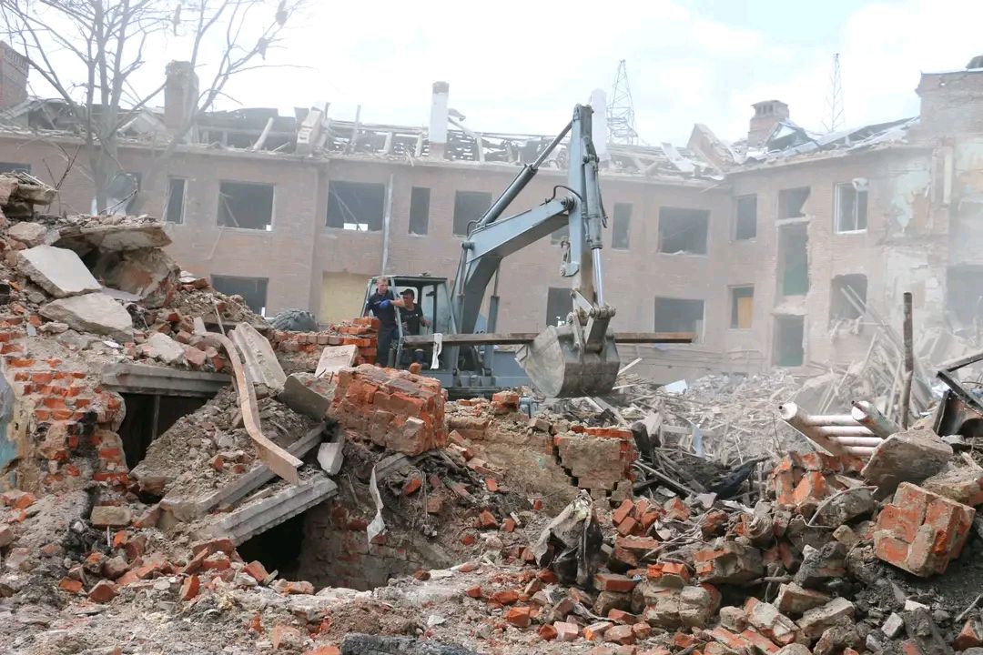 Разбор завалов общежития на Салтовке: остаются неопознанными восемь тел