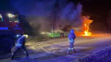 В Харькове Toyota Camry врезалась в троллейбус и тот загорелся — соцсети