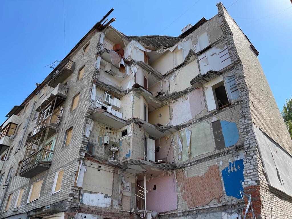 В Харькове решили отстраивать дом, в который ударила российская ракета