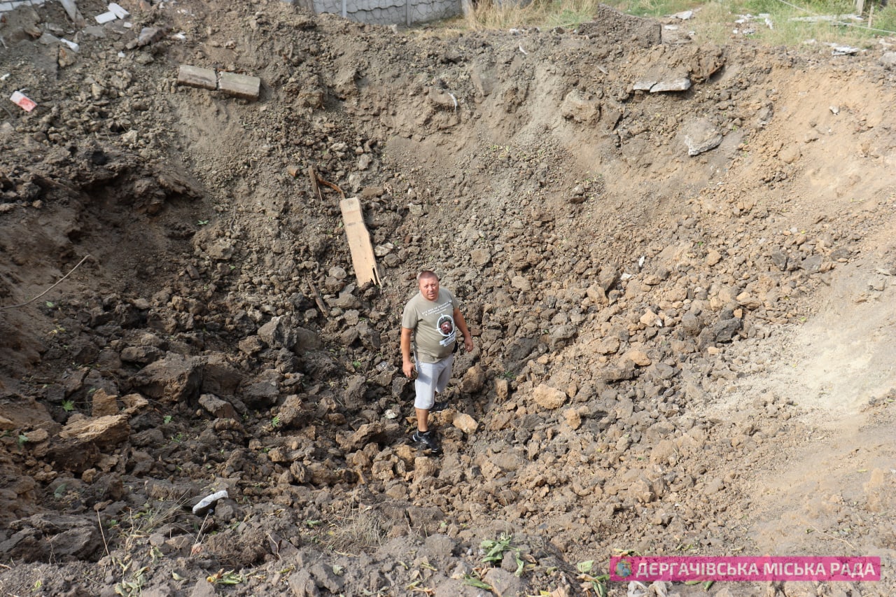 В Дергачах показали последствия ночного обстрела (фоторепортаж)