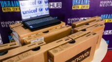 Учителя из разрушенных школ Харьковщины получили почти 600 ноутбуков