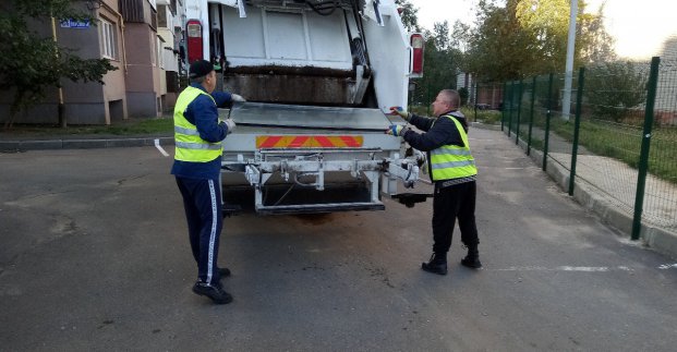 Вивезенню сміття заважає безладне паркування у харківських дворах – КВБО