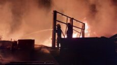 Внаслідок ракетного удару в Харкові виникла масштабна пожежа (фото)