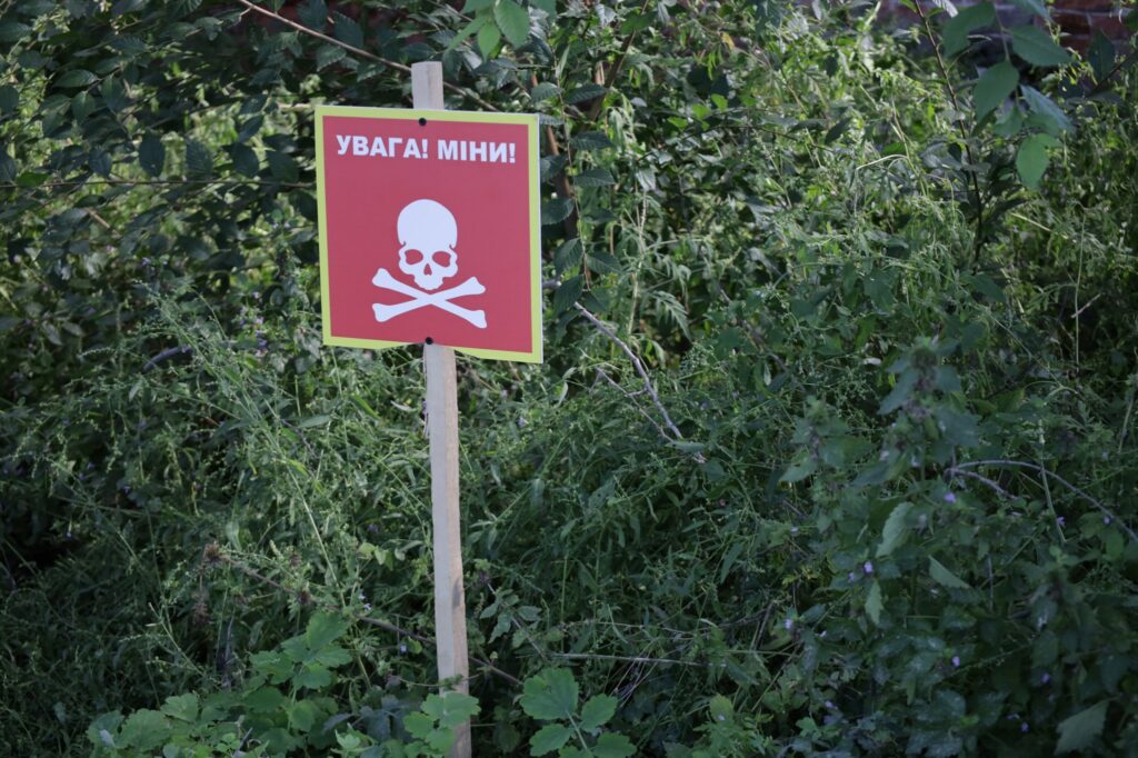 За добу на Харківщині 2 сільгосппрацівника підірвалися на мінах, 1 загинув