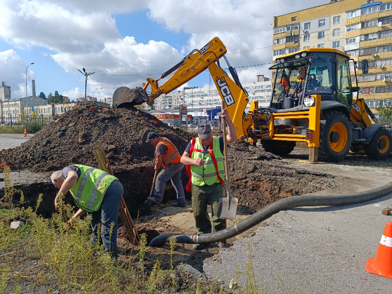 Харківські комунальники продовжують ремонт водоводів