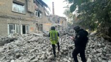 На місці нічних “прильотів” у Харків збирають уламки ракет (фото)