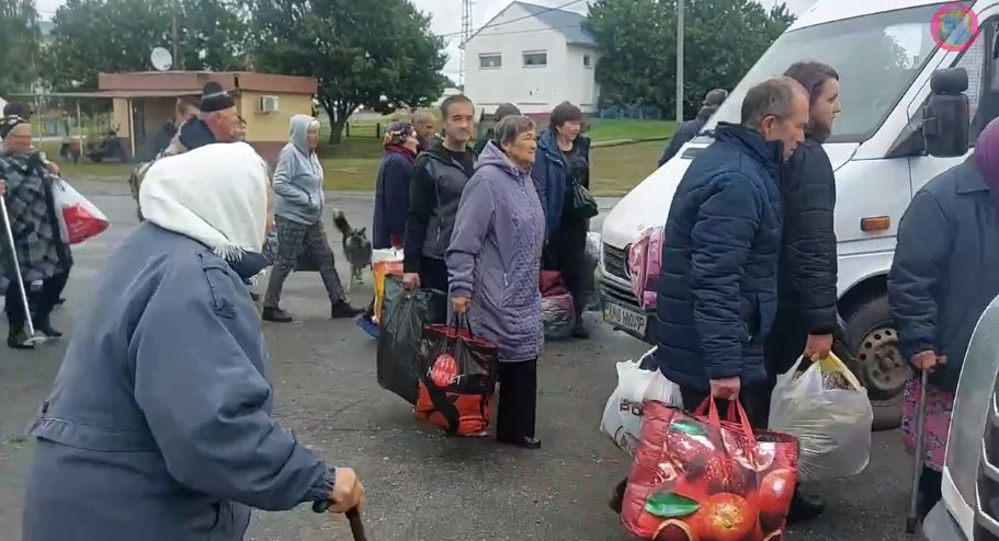 Из Казачьей Лопани эвакуируют жителей (видео)