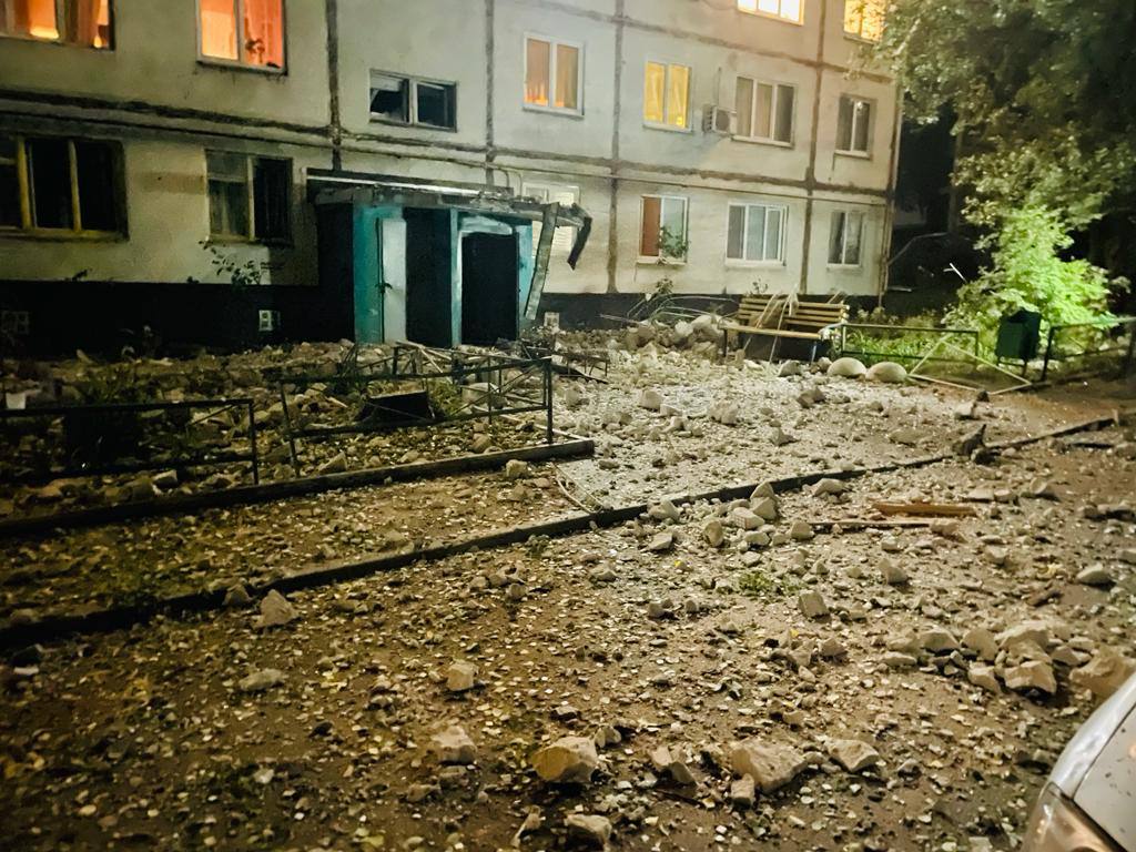 Ночной «прилет» в Харьков: из заблокированного дома спасены 10 человек (фото)