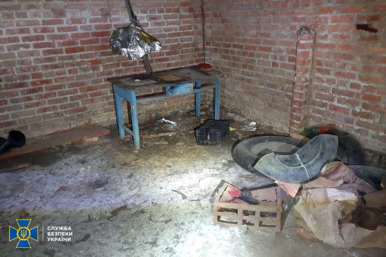 В Липцах СБУ обнаружила еще одну пыточную оккупантов (фото)
