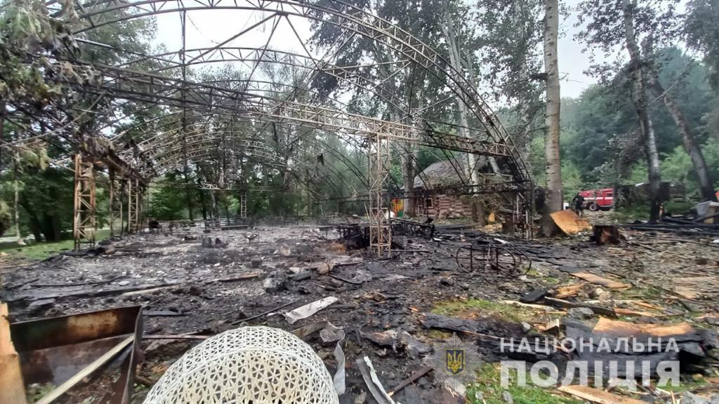 Последствия ракетного удара по ресторану в Харькове фиксирует полиция 