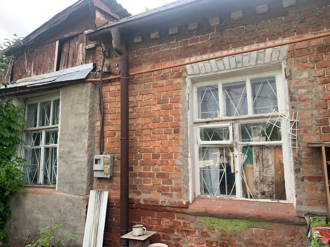 Вечірній “приліт” у Харків: ракета зруйнувала будинок у приватному секторі