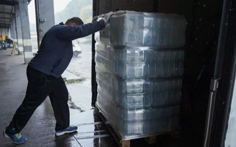 40 тонн воды передала Полтава жителям деоккупированной Харьковщины