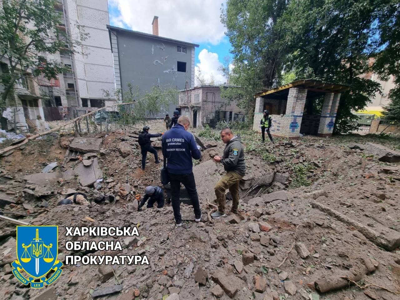 Наслідки ранкового обстрілу Харкова показала прокуратура