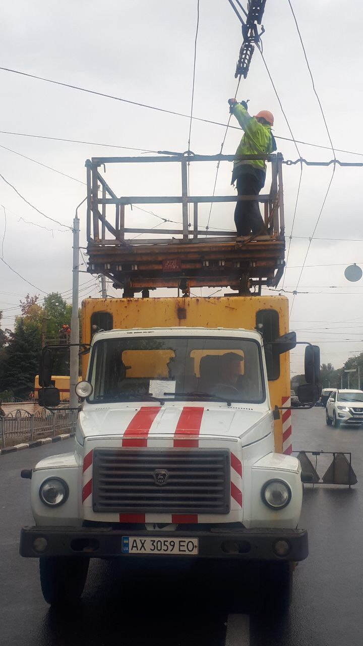 У Харкові продовжують відновлювати транспортну інфраструктуру