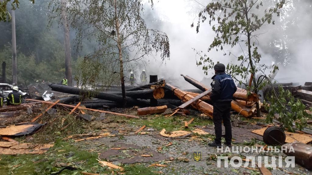 Вибухи та пожежа у харківському ресторані: поліція фіксує наслідки (фото)