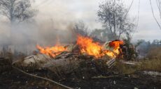 Масштабну пожежу у селі на півночі від Харкова продовжать гасити після завершення обстрілів – ДСНС (відео)