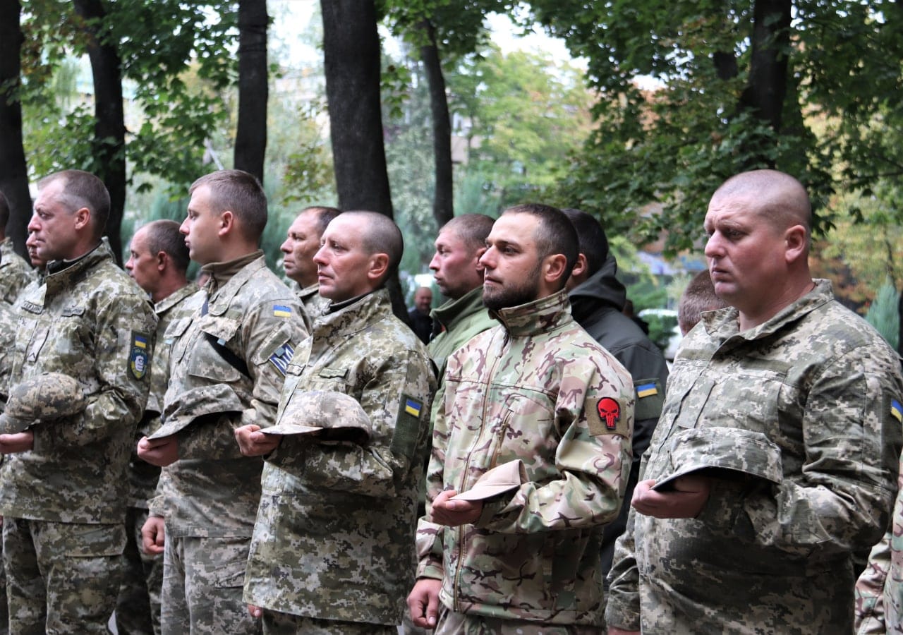 Военные на похоронах побратима на Харьковщине