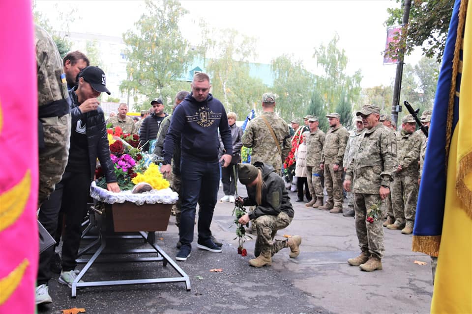 На Харківщині попрощалися з командиром стрілецької роти, що загинув під Ізюмом