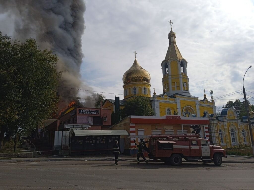 У Куп’янську через обстріл мало не згорів Свято-Миколаївський храм (фото)