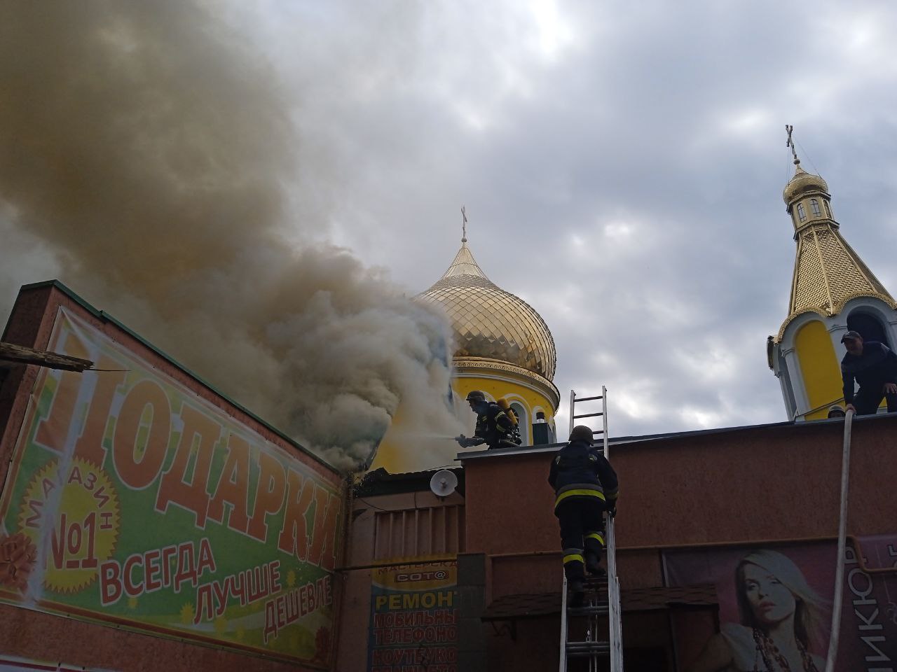 Пожар в Купянске - горит территория храма