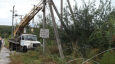 Енергетики повертають світло в село під Харковом, знеструмлене з початку війни