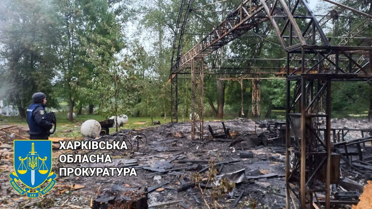 В результате вражеского обстрела полностью сгорел ресторан в Харькове 