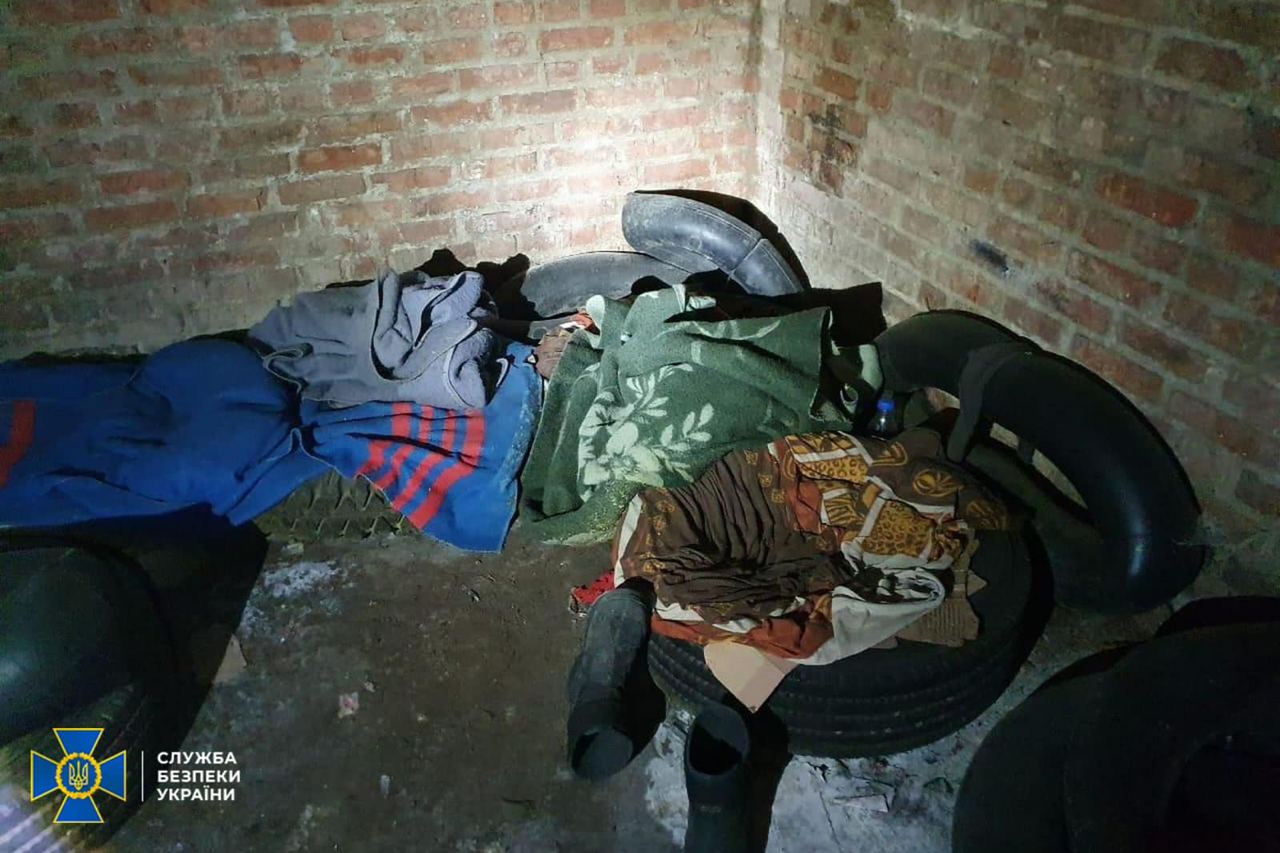 СБУ нашла в Липцах подвал, где оккупанты пытали украинцев 