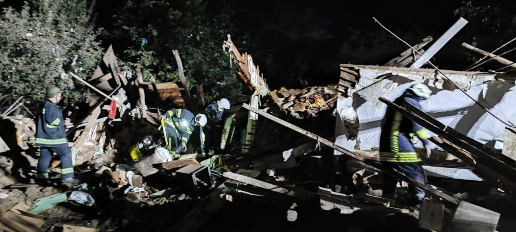 На Харьковщине во время ночного «прилета» под руинами дома погибла женщина