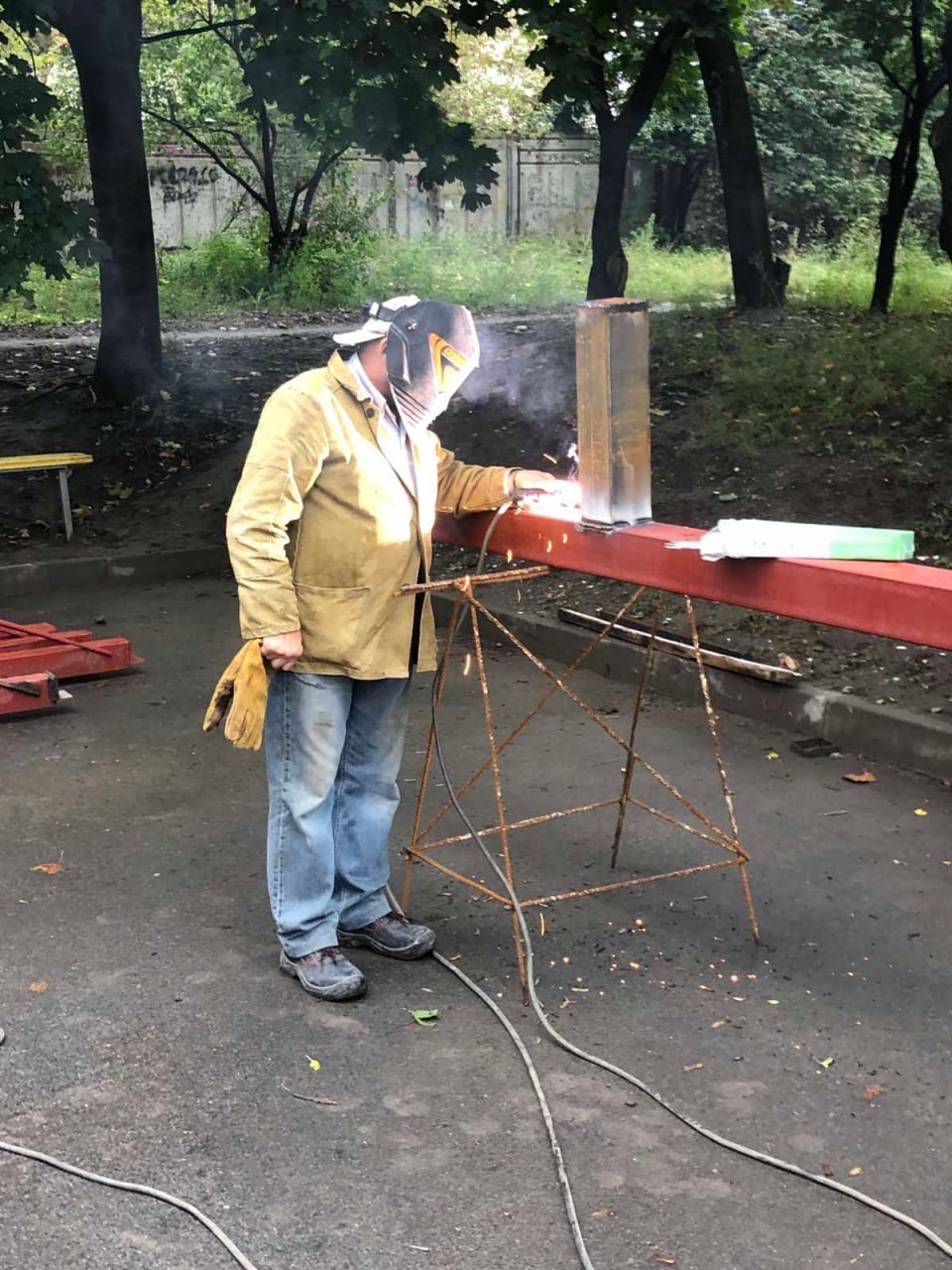 На Салтівці відновлюють обстріляні будинки