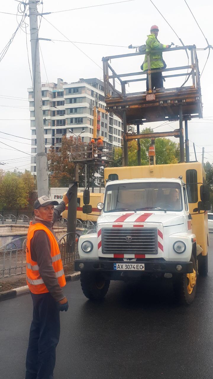 У Харкові продовжують відновлювати транспортну інфраструктуру