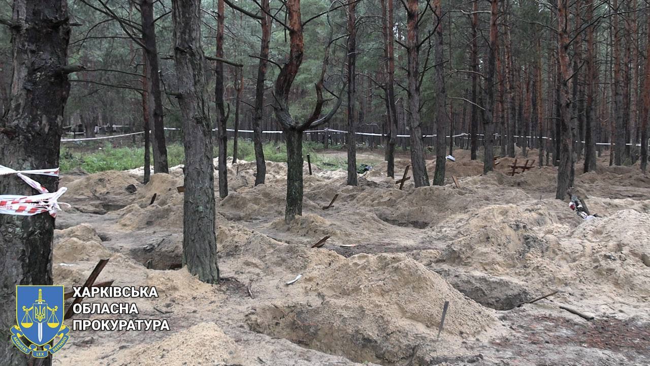 В Ізюмі завершено ексгумацію всіх тіл на місці масового поховання