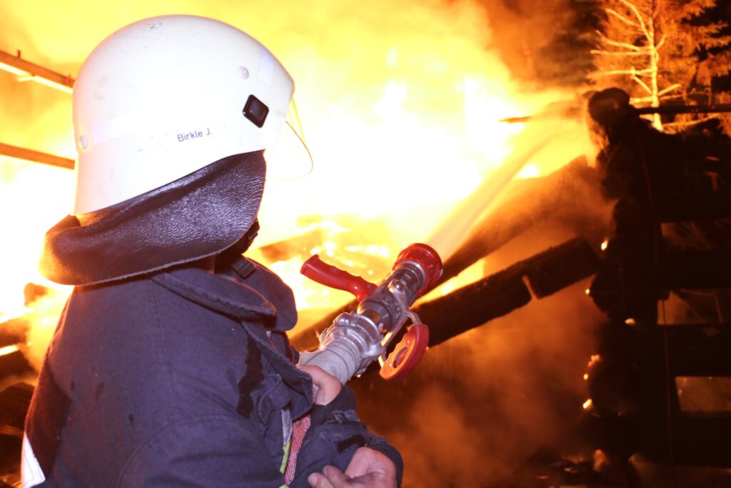 Нічний “приліт” у Харків: вщент згорів ресторан у Київському районі