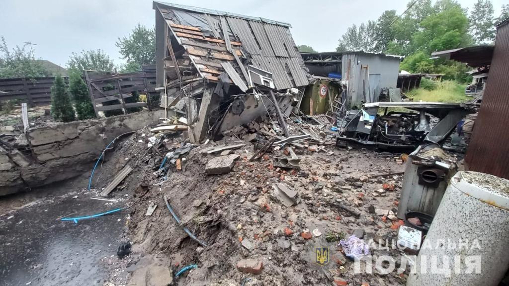 Последствия ракетного удара по ресторану в Харькове фиксирует полиция 