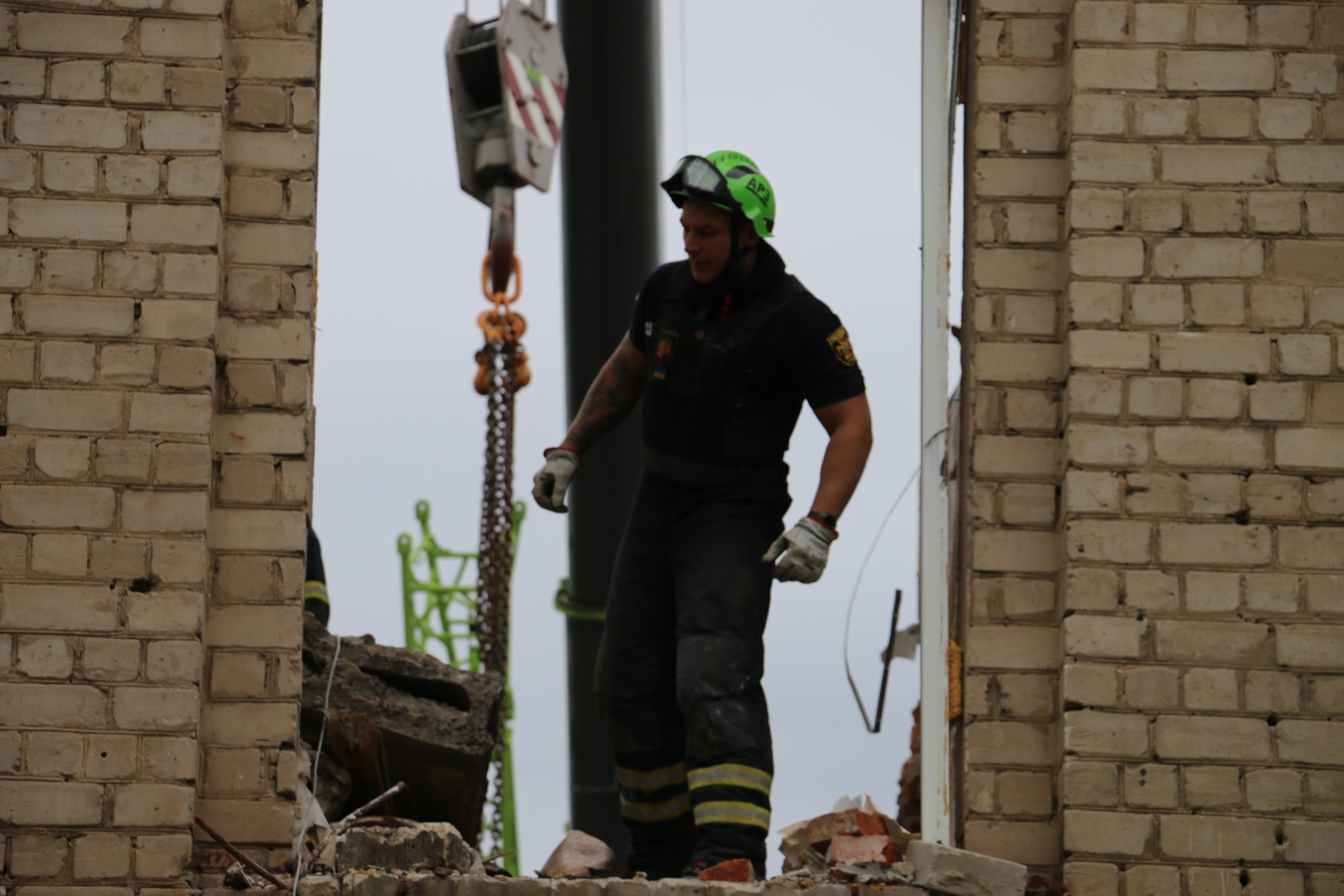 На деокупованих територіях Харківщини рятувальники ДСНС продовжують розбирати завали