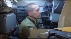 Російський танкіст, що здався в полон на Харківщині, лагодить техніку для ЗСУ