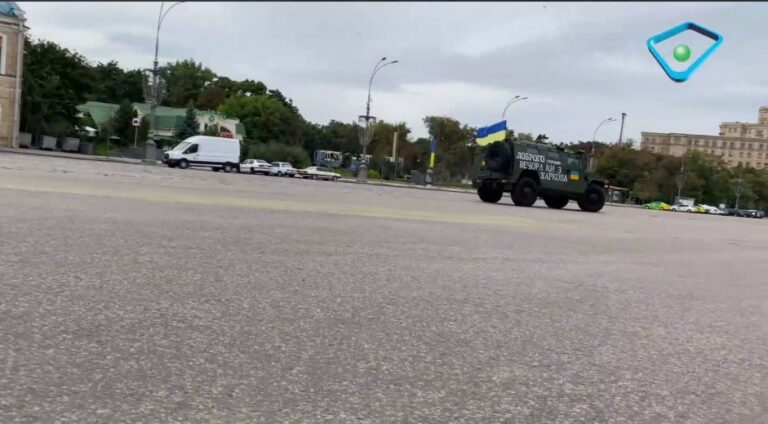 Із ворожої техніки – в “фотомодель”: вулицями Харкова їздить “Тигр” (відео)
