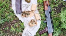 Автомати Калашнікова, пістолети та гранати: у мешканців Харківської області знайшли арсенал (фото)