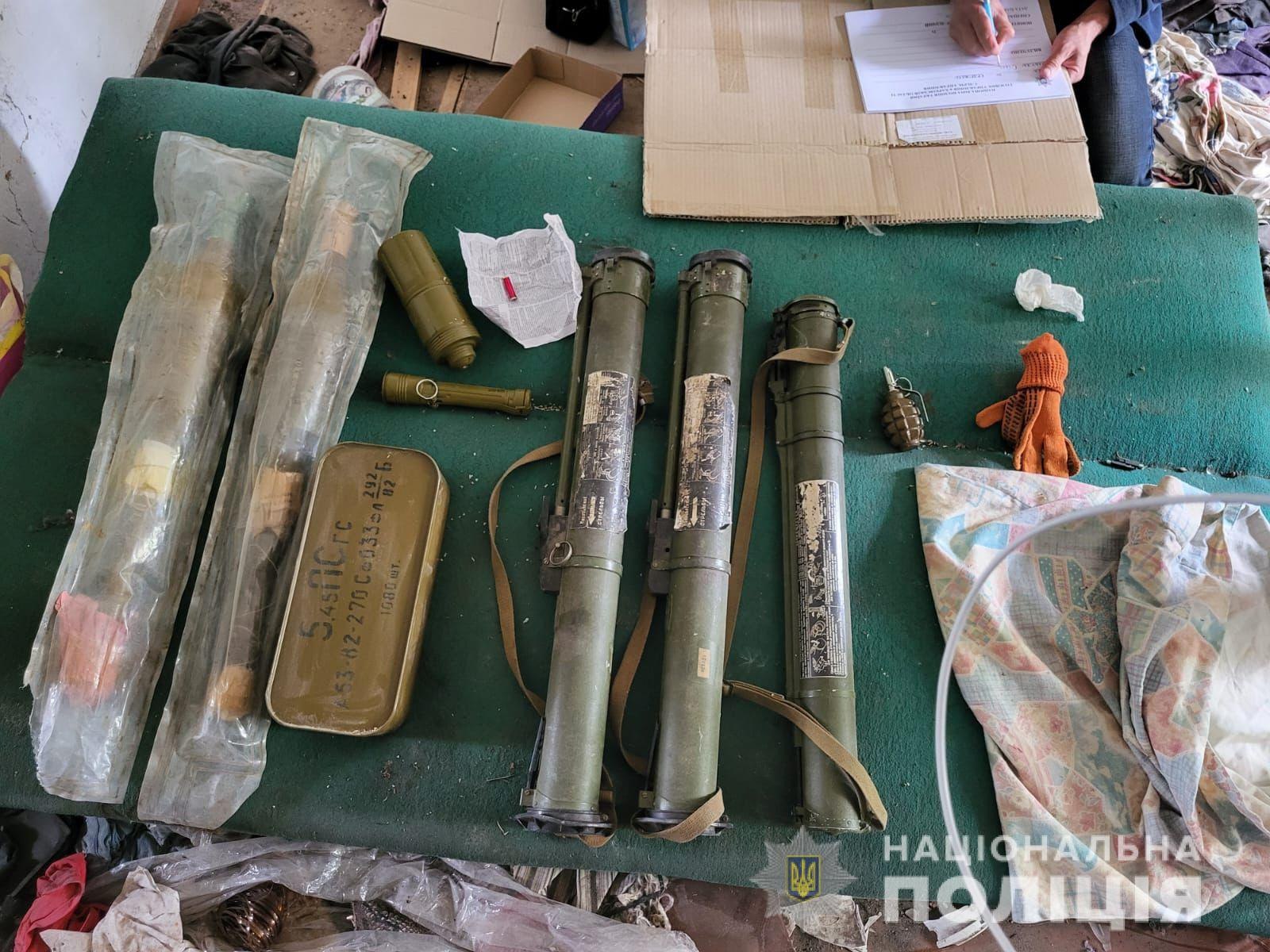 Житель Лозівського району зберігав удома арсенал зброї