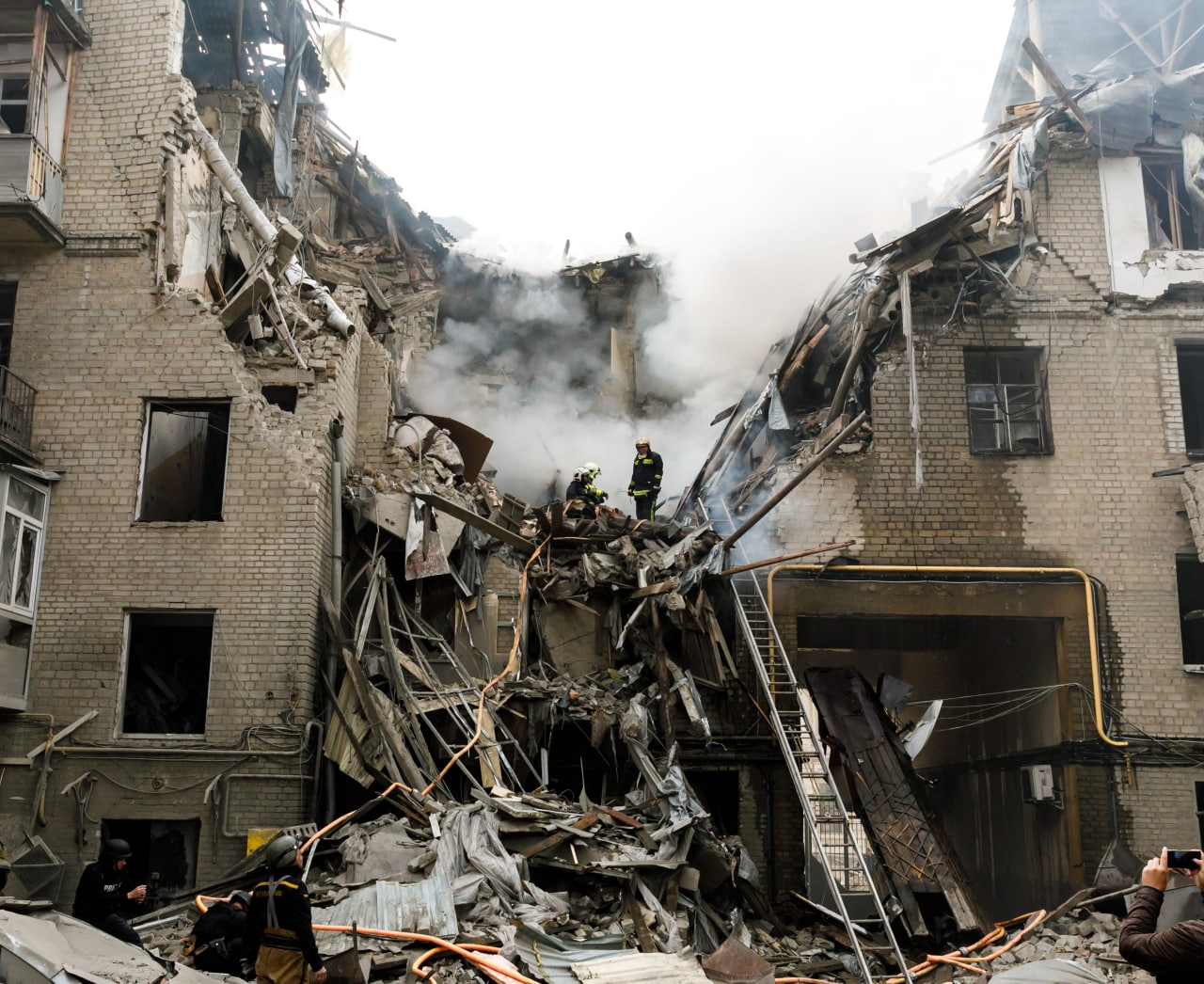 У квартирах, знищених російською ракетою в Харкові, ніхто не жив (фото, відео)