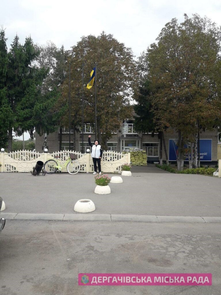 Над Казачьей Лопанью подняли флаг Украины (фото)