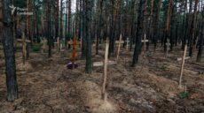 Масове поховання в Ізюмі: у поліції повідомляють про більш ніж 440 могил